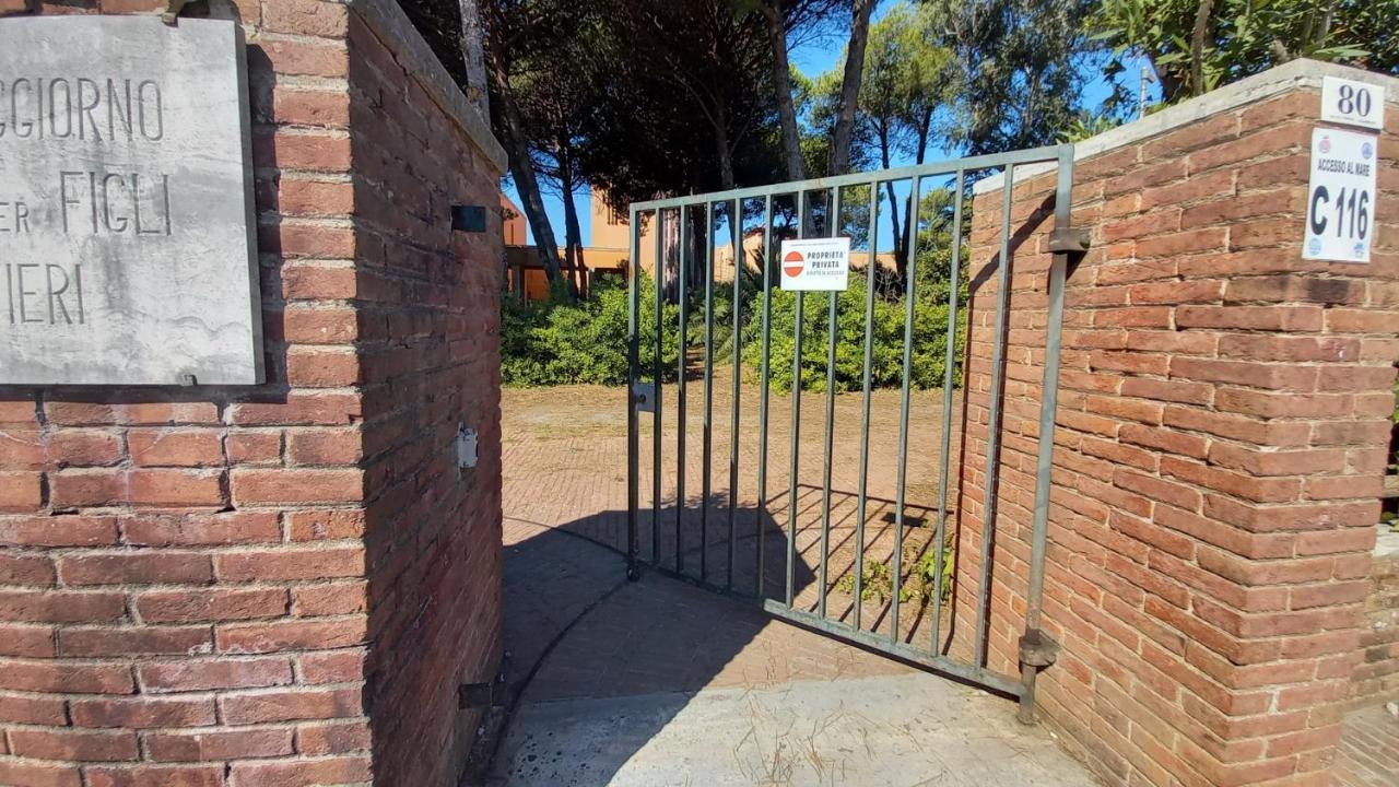 Accesso Diretto Sul Mare Maredilucecala Calambrone Exterior foto