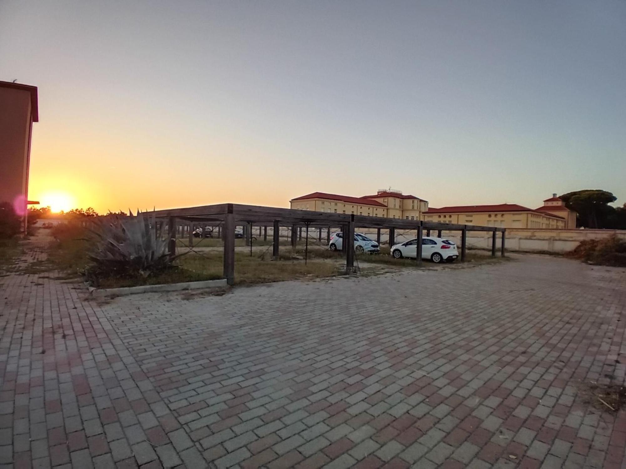 Accesso Diretto Sul Mare Maredilucecala Calambrone Exterior foto